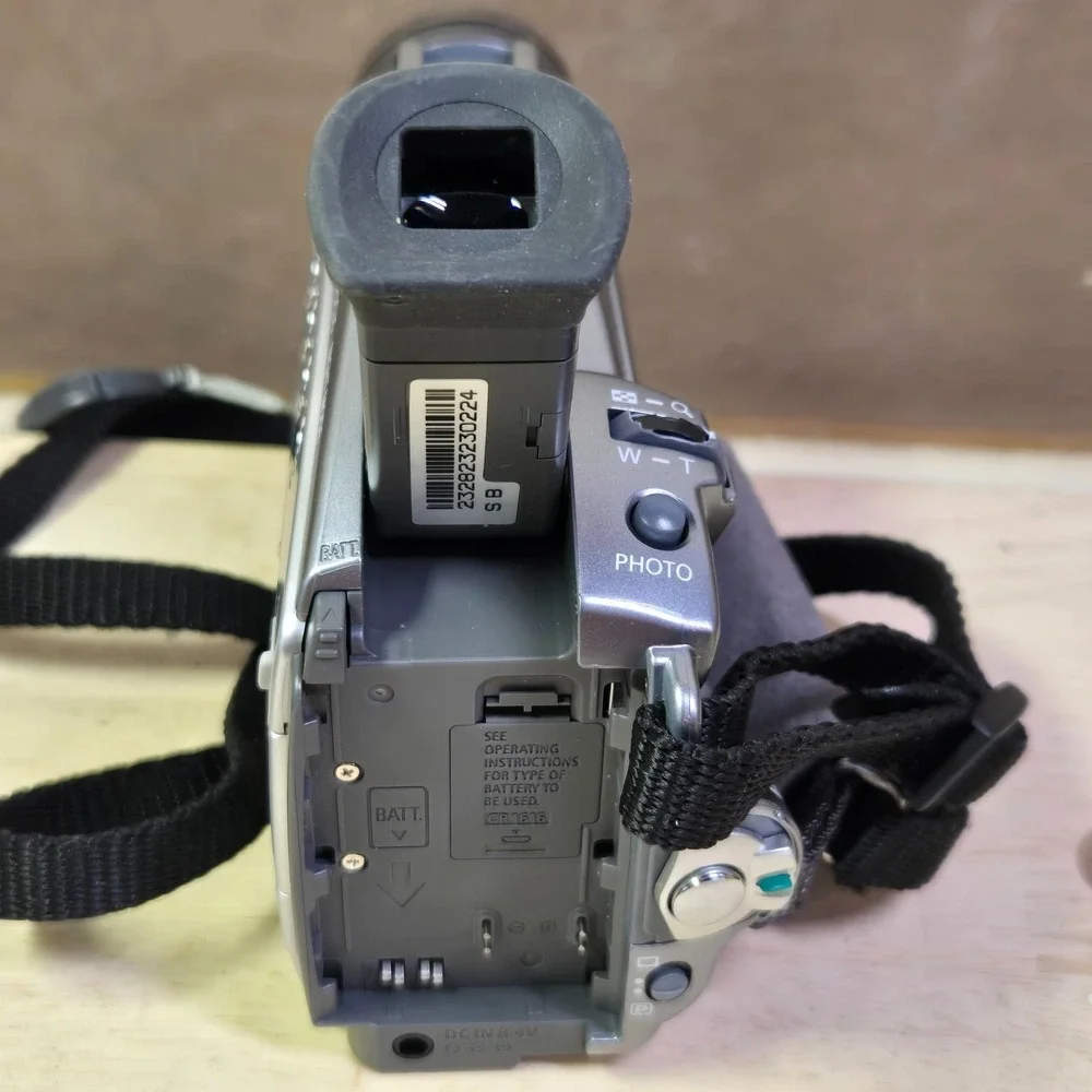 Canon ZR90 Mini DV Camcorder Black Screen For parts/repair was working
